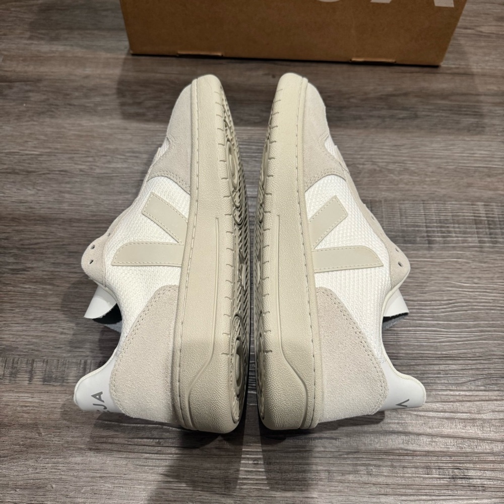 Veja V-10 B Mesh White Natural Low Top Sneakers - Picture 6 of 13